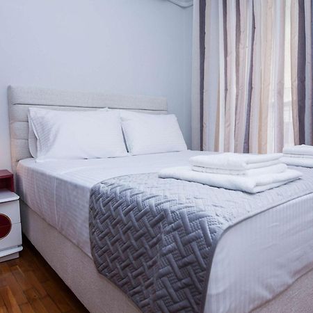 Central 2 Bd Apt With Balcony By Monastiraki Athén Kültér fotó