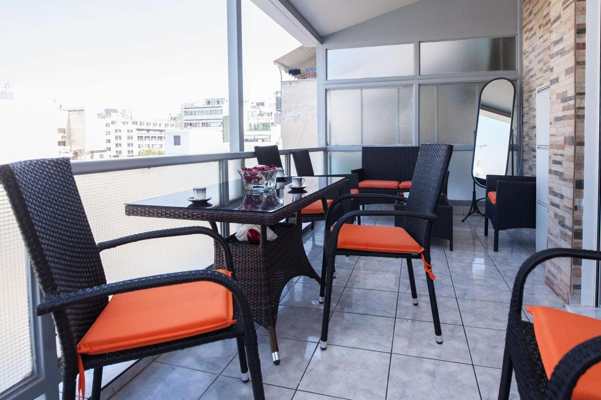 Central 2 Bd Apt With Balcony By Monastiraki Athén Kültér fotó