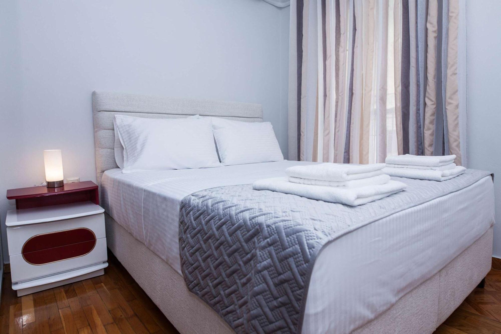 Central 2 Bd Apt With Balcony By Monastiraki Athén Kültér fotó